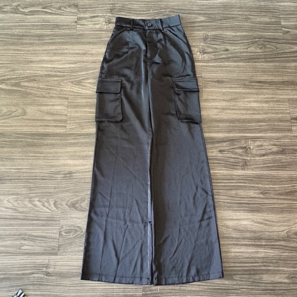 Princess Polly Gilmore Cargo Pants Black Silky - Picture 2 of 9
